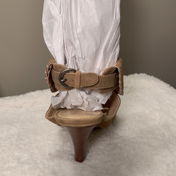 Nine West suede heel w/ankle strap - Picture 4 of 9